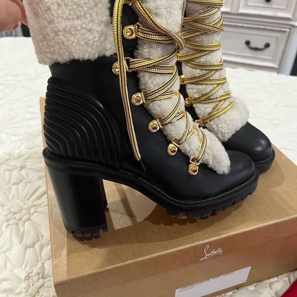 Women's Black and Cream Shearling Lace-Up Boots”Yetita”